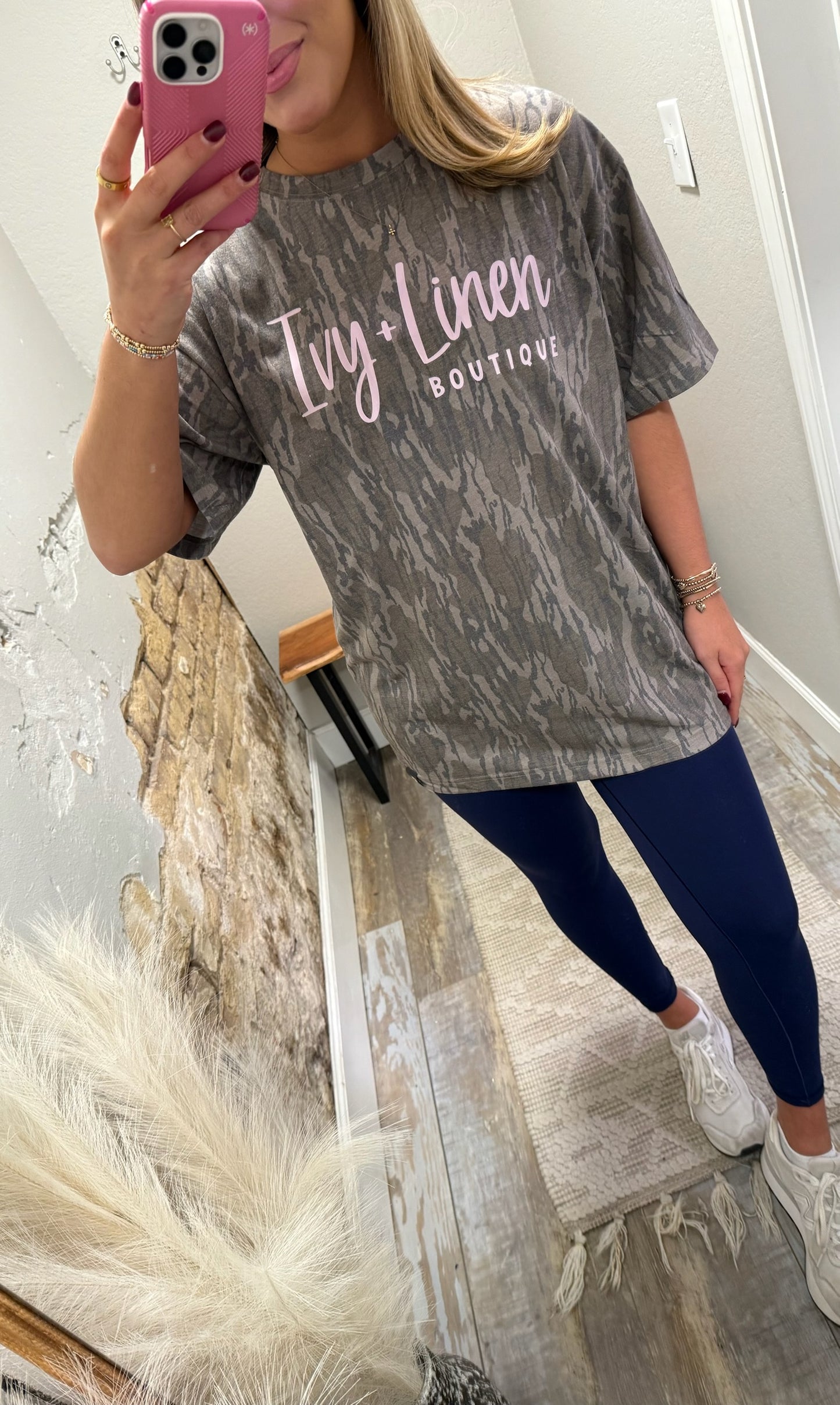 Mossy Oak Ivy + Linen Logo Tee
