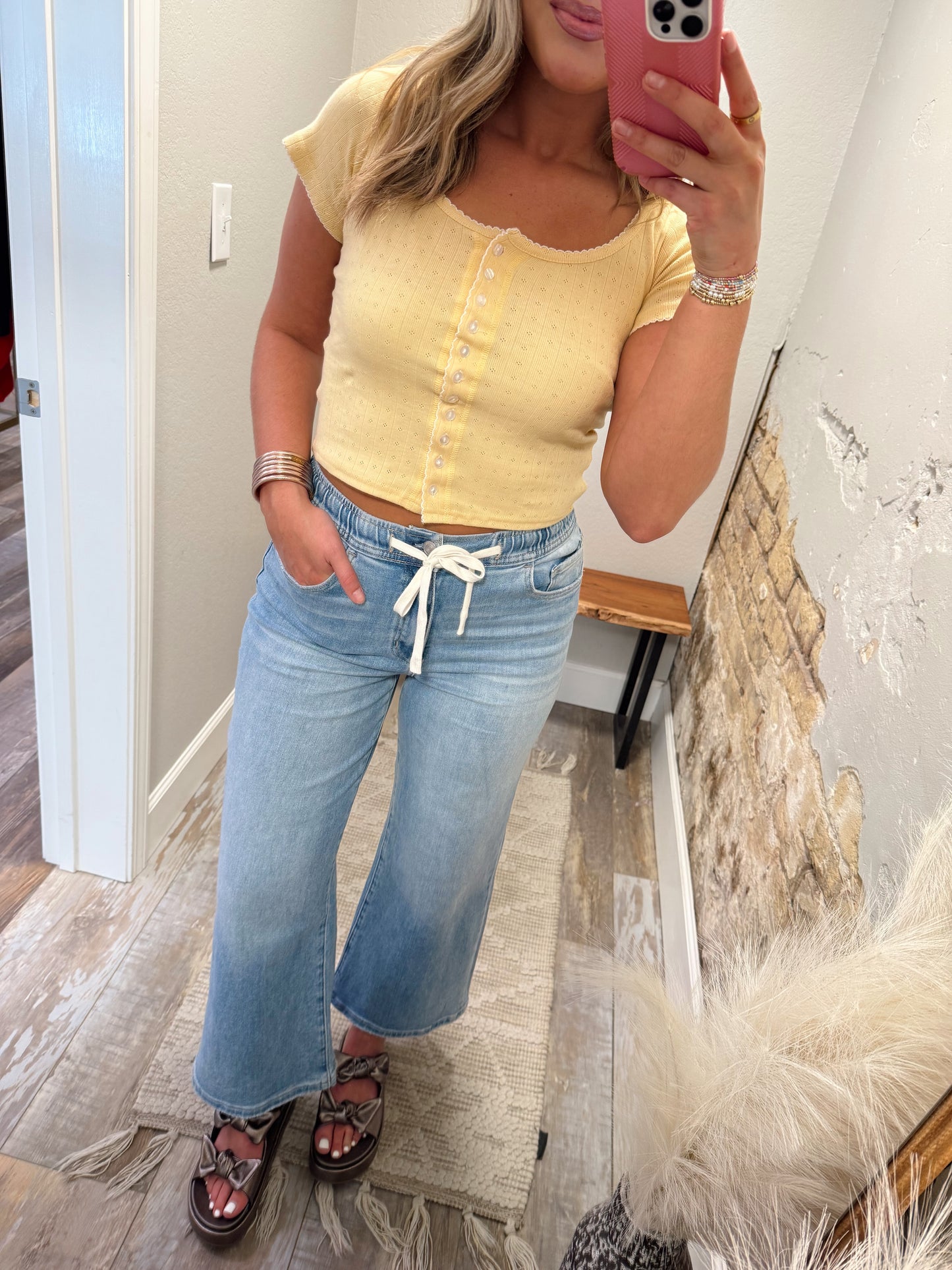 Scallop Sweetheart Tee - Yellow
