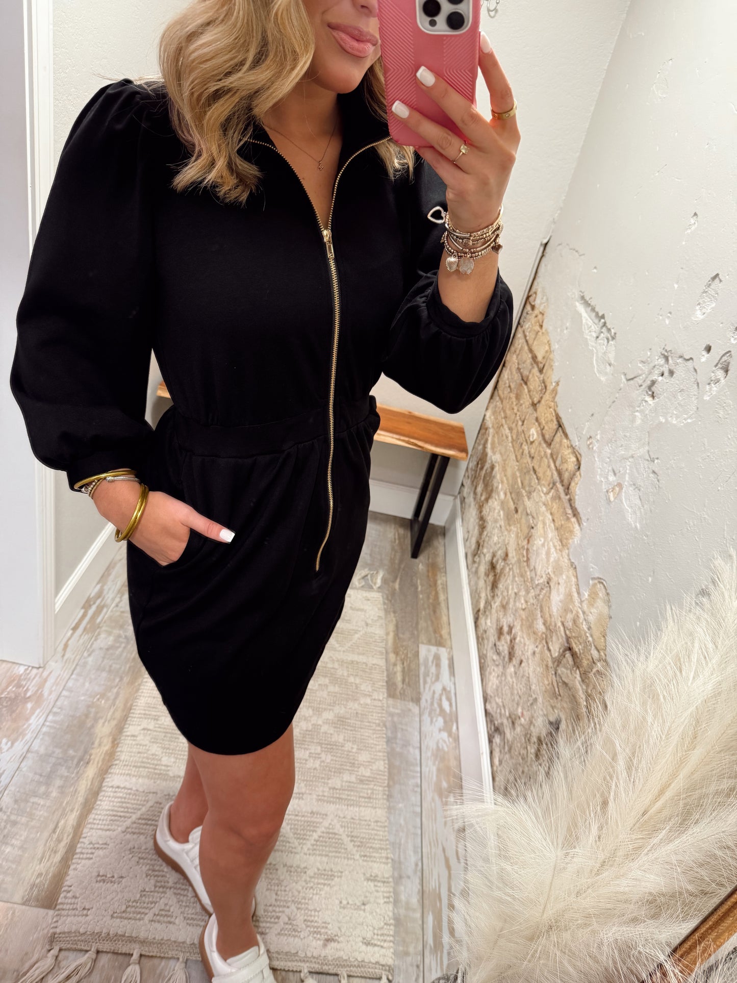 Off Duty Luxe - Black