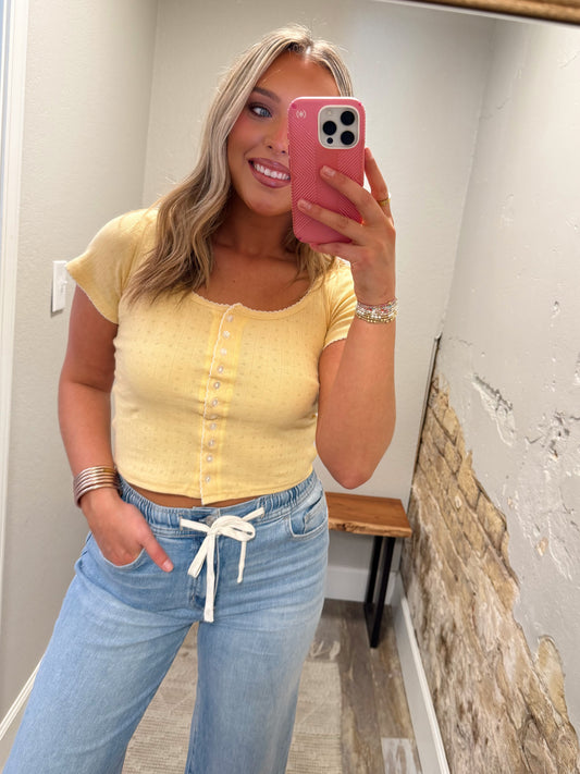 Scallop Sweetheart Tee - Yellow